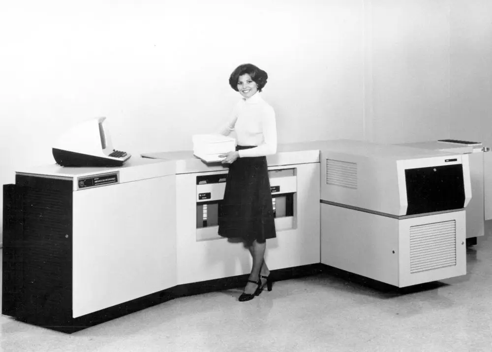 Xerox, copier, woman making copies, 1970s NW Imaging Analysts